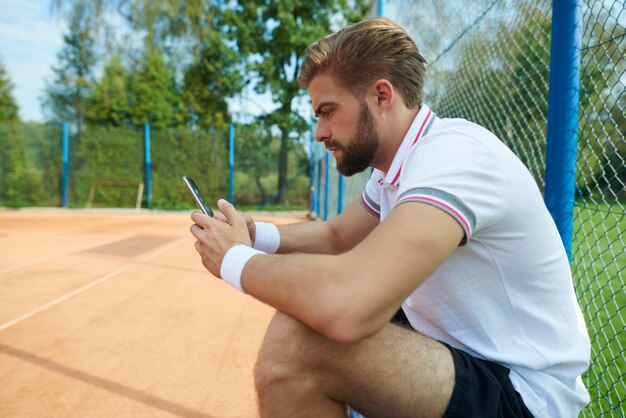 Tips to Improve Your Stroke Technique: Forehand, Backhand, and Net Play